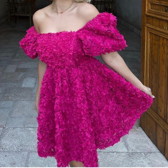 FOREVER UNIQUE PINK TEXTURED PUFF SLEEVE MINI DRESS - Picture 6 of 9